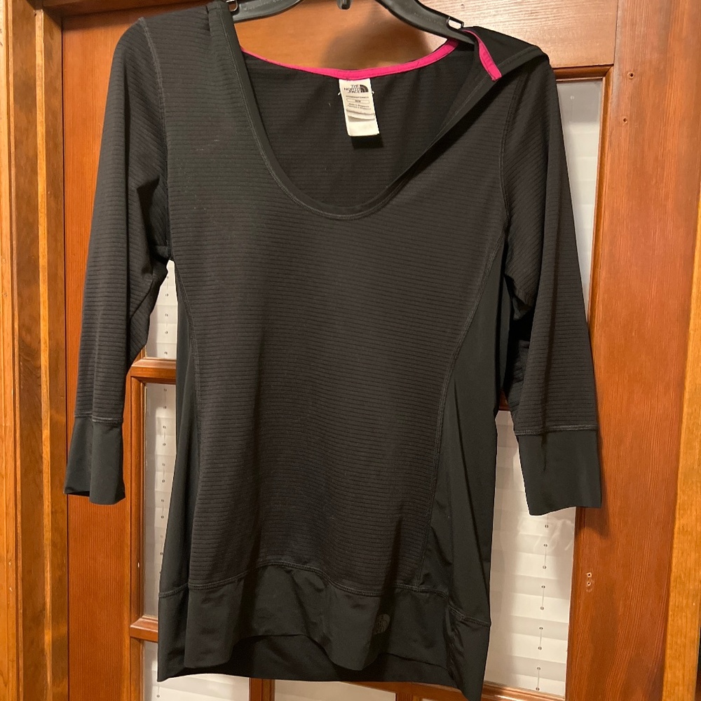 North Face active hooded pullover